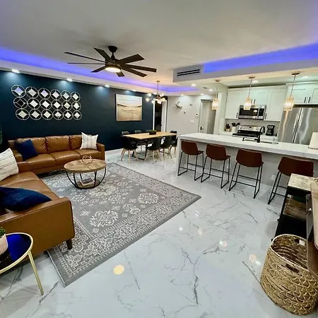 3Bd 2Bath 1 Block From The Beach! Newly Renovated